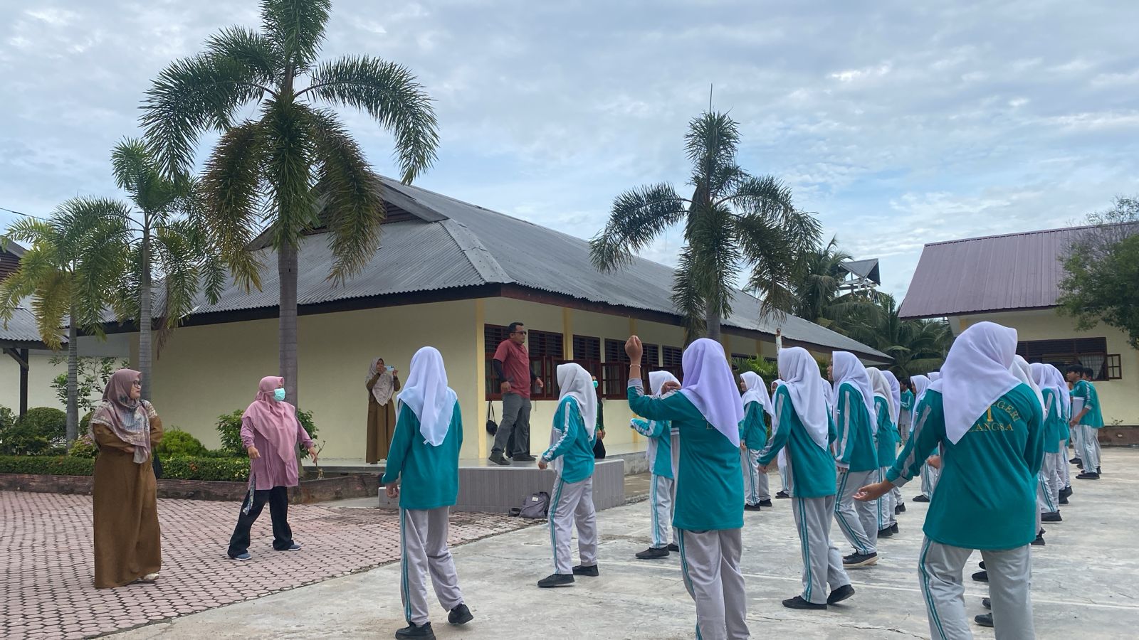 Penyuluhan Kesehatan di SMKN 1 Langsa oleh Dinas Kesehatan Kota Langsa: Membangun Generasi Sehat dan Berdaya